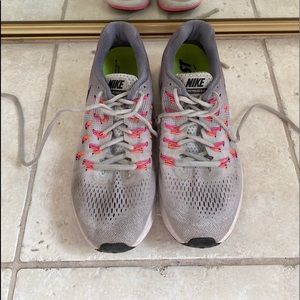 NIKE ZOOM SIZE 9 GREY & PINK TRIM